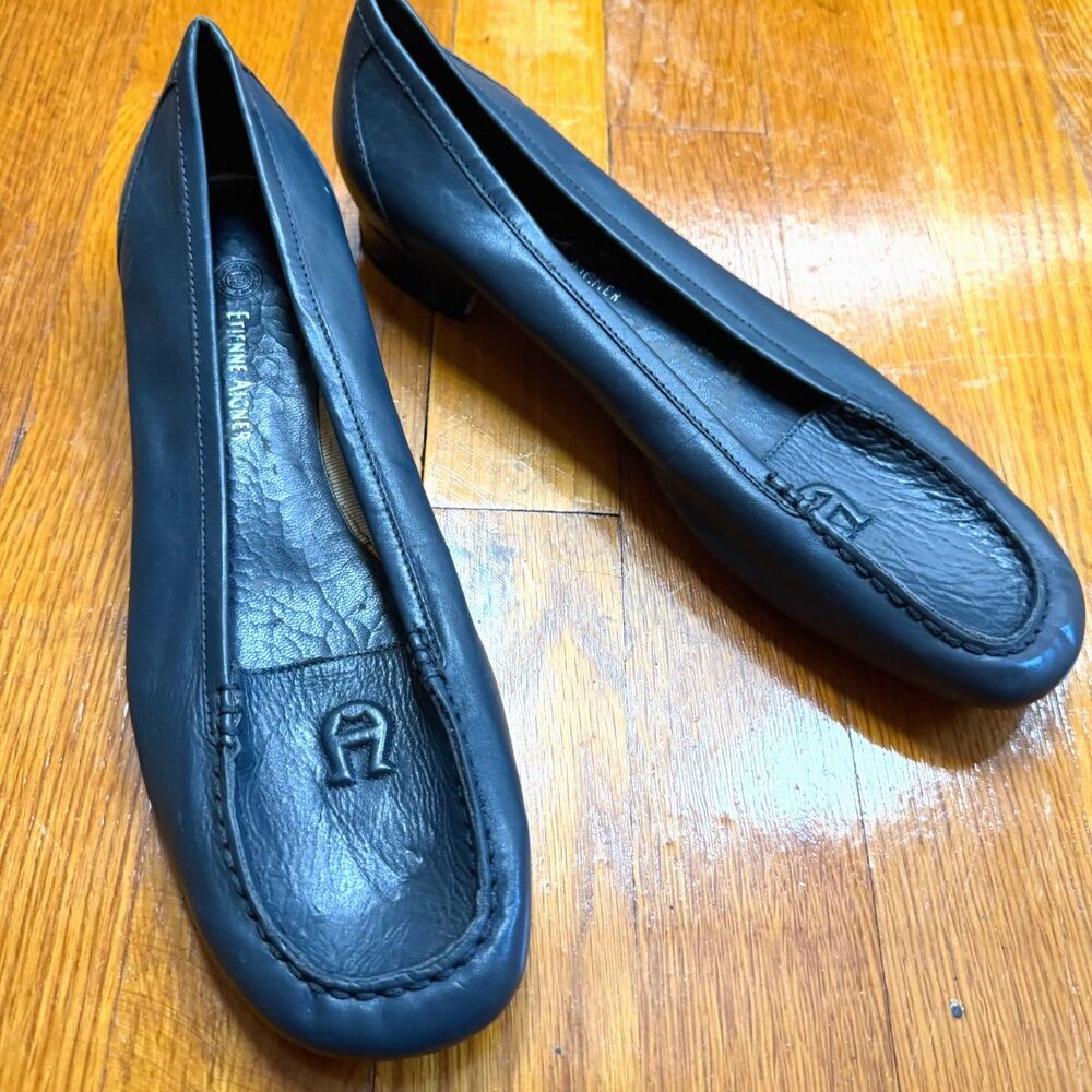 Etienne Aigner Navy Blue Leather Flats Loafers Moccasins Size 8.5 Preppy Minimal